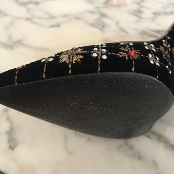 NEW Alexander McQueen Pearl Crystal Velvet Heels - Picture 4 of 6